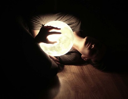 Lee más sobre el artículo La Influencia de la Luna en los Rituales